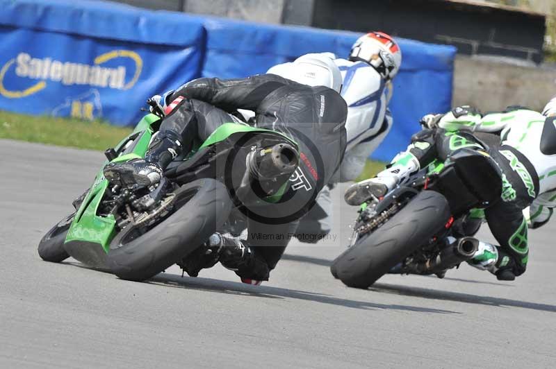 Motorcycle action photographs;donington;donington park leicestershire;donington photographs;event digital images;eventdigitalimages;no limits trackday;peter wileman photography;trackday;trackday digital images;trackday photos