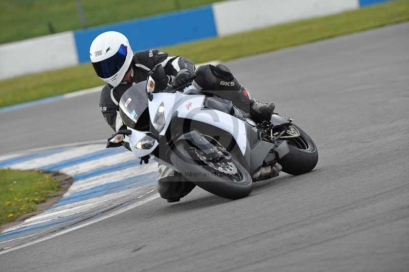 Motorcycle action photographs;donington;donington park leicestershire;donington photographs;event digital images;eventdigitalimages;no limits trackday;peter wileman photography;trackday;trackday digital images;trackday photos