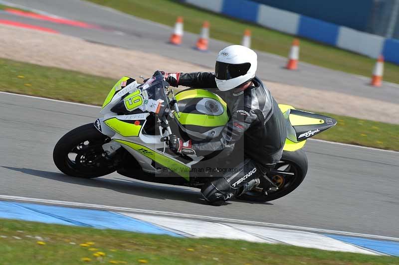 Motorcycle action photographs;donington;donington park leicestershire;donington photographs;event digital images;eventdigitalimages;no limits trackday;peter wileman photography;trackday;trackday digital images;trackday photos