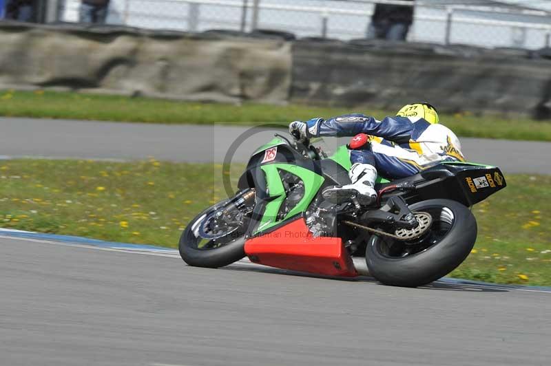 Motorcycle action photographs;donington;donington park leicestershire;donington photographs;event digital images;eventdigitalimages;no limits trackday;peter wileman photography;trackday;trackday digital images;trackday photos