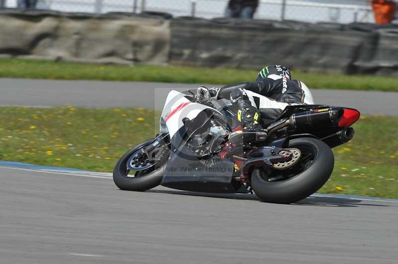 Motorcycle action photographs;donington;donington park leicestershire;donington photographs;event digital images;eventdigitalimages;no limits trackday;peter wileman photography;trackday;trackday digital images;trackday photos