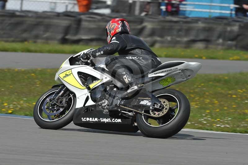 Motorcycle action photographs;donington;donington park leicestershire;donington photographs;event digital images;eventdigitalimages;no limits trackday;peter wileman photography;trackday;trackday digital images;trackday photos