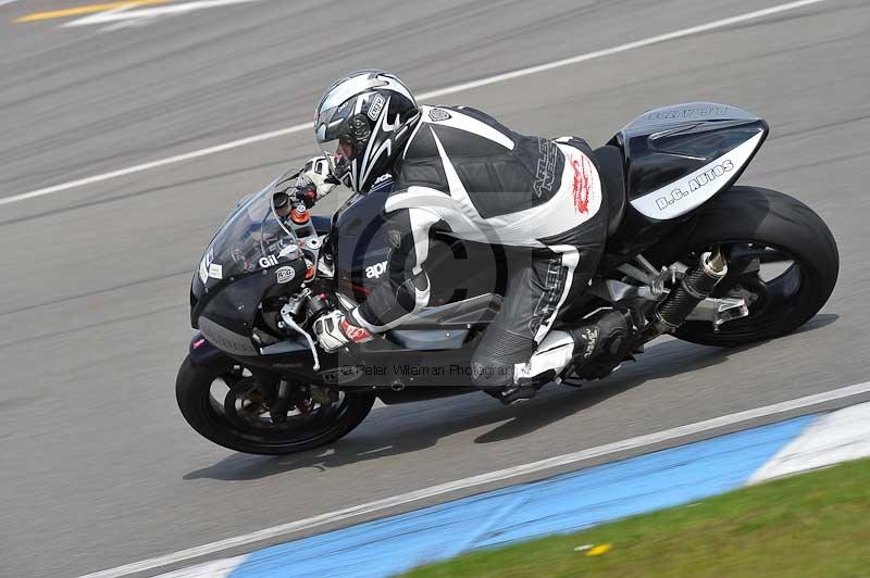 Motorcycle action photographs;donington;donington park leicestershire;donington photographs;event digital images;eventdigitalimages;no limits trackday;peter wileman photography;trackday;trackday digital images;trackday photos