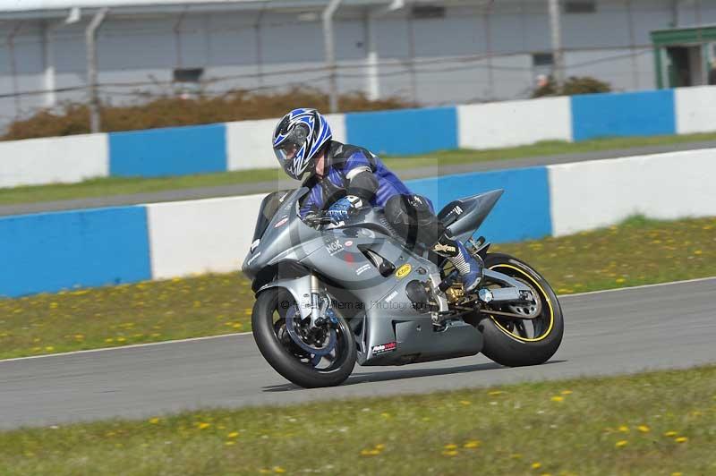 Motorcycle action photographs;donington;donington park leicestershire;donington photographs;event digital images;eventdigitalimages;no limits trackday;peter wileman photography;trackday;trackday digital images;trackday photos