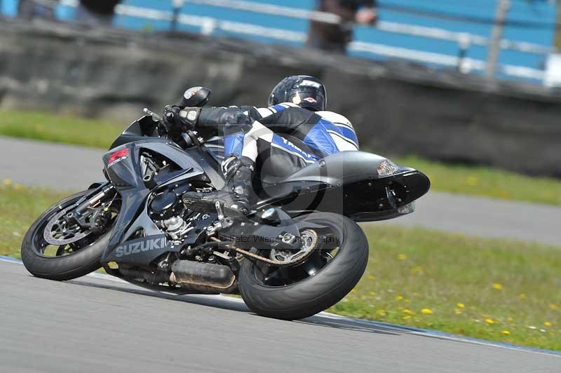 Motorcycle action photographs;donington;donington park leicestershire;donington photographs;event digital images;eventdigitalimages;no limits trackday;peter wileman photography;trackday;trackday digital images;trackday photos