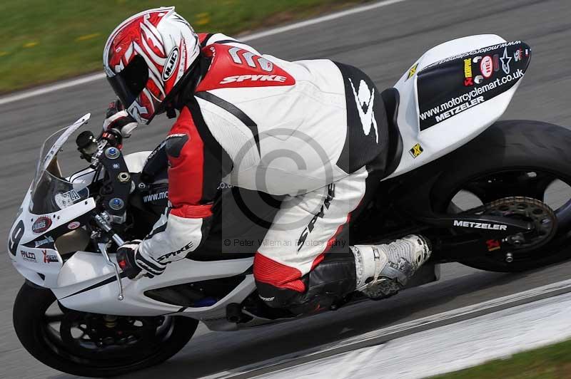 Motorcycle action photographs;donington;donington park leicestershire;donington photographs;event digital images;eventdigitalimages;no limits trackday;peter wileman photography;trackday;trackday digital images;trackday photos