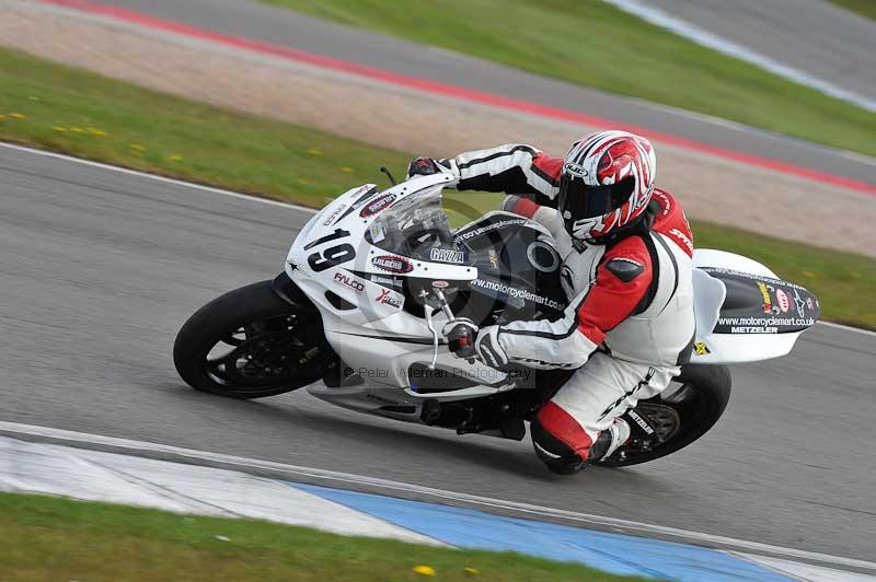 Motorcycle action photographs;donington;donington park leicestershire;donington photographs;event digital images;eventdigitalimages;no limits trackday;peter wileman photography;trackday;trackday digital images;trackday photos