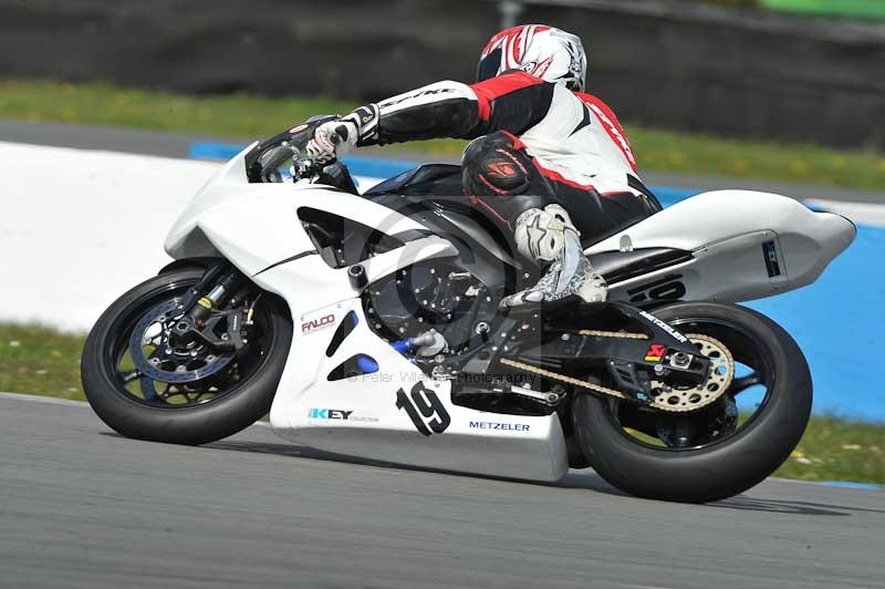 Motorcycle action photographs;donington;donington park leicestershire;donington photographs;event digital images;eventdigitalimages;no limits trackday;peter wileman photography;trackday;trackday digital images;trackday photos