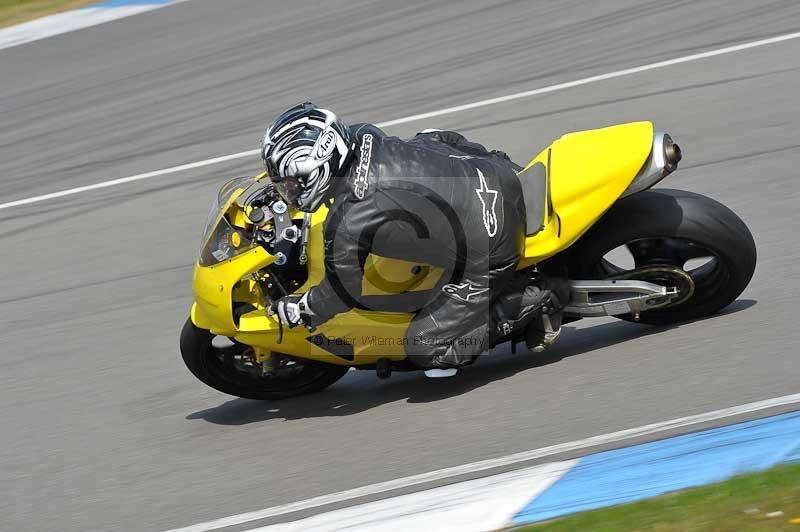 Motorcycle action photographs;donington;donington park leicestershire;donington photographs;event digital images;eventdigitalimages;no limits trackday;peter wileman photography;trackday;trackday digital images;trackday photos