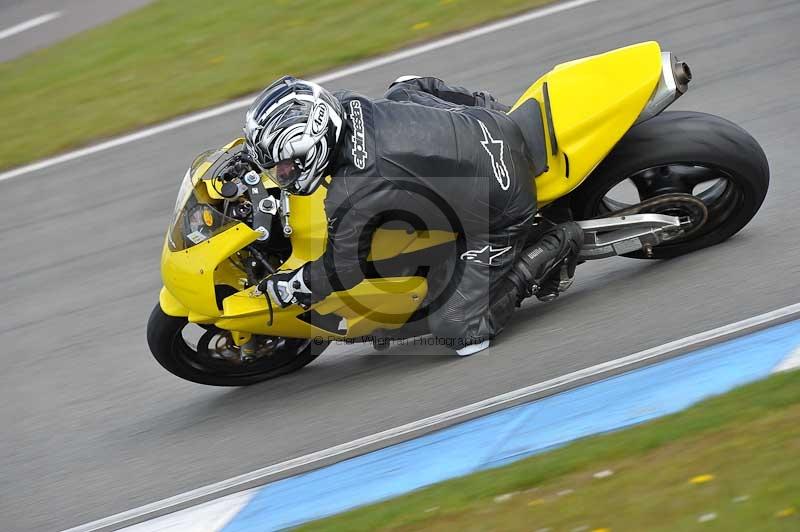 Motorcycle action photographs;donington;donington park leicestershire;donington photographs;event digital images;eventdigitalimages;no limits trackday;peter wileman photography;trackday;trackday digital images;trackday photos