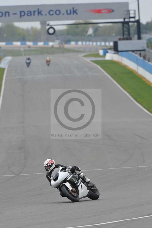 Motorcycle action photographs;donington;donington park leicestershire;donington photographs;event digital images;eventdigitalimages;no limits trackday;peter wileman photography;trackday;trackday digital images;trackday photos