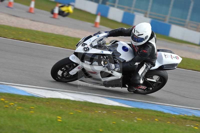 Motorcycle action photographs;donington;donington park leicestershire;donington photographs;event digital images;eventdigitalimages;no limits trackday;peter wileman photography;trackday;trackday digital images;trackday photos