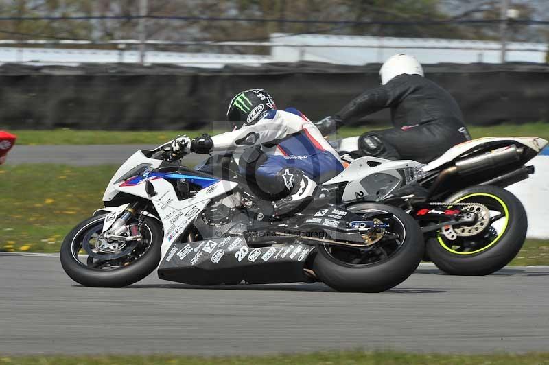 Motorcycle action photographs;donington;donington park leicestershire;donington photographs;event digital images;eventdigitalimages;no limits trackday;peter wileman photography;trackday;trackday digital images;trackday photos