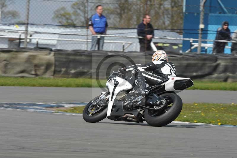 Motorcycle action photographs;donington;donington park leicestershire;donington photographs;event digital images;eventdigitalimages;no limits trackday;peter wileman photography;trackday;trackday digital images;trackday photos