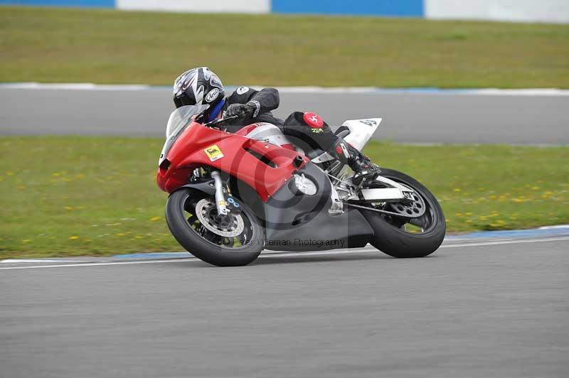 Motorcycle action photographs;donington;donington park leicestershire;donington photographs;event digital images;eventdigitalimages;no limits trackday;peter wileman photography;trackday;trackday digital images;trackday photos