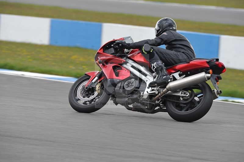 Motorcycle action photographs;donington;donington park leicestershire;donington photographs;event digital images;eventdigitalimages;no limits trackday;peter wileman photography;trackday;trackday digital images;trackday photos