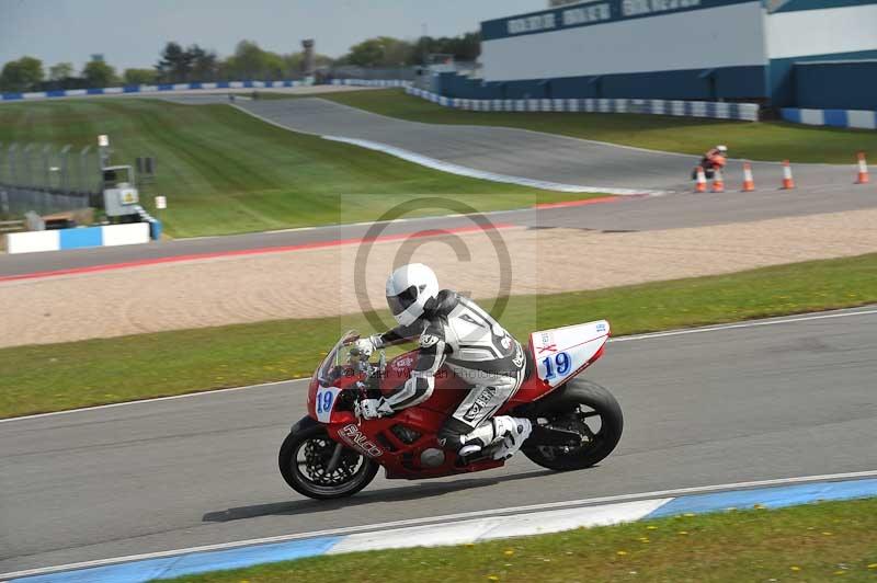 Motorcycle action photographs;donington;donington park leicestershire;donington photographs;event digital images;eventdigitalimages;no limits trackday;peter wileman photography;trackday;trackday digital images;trackday photos