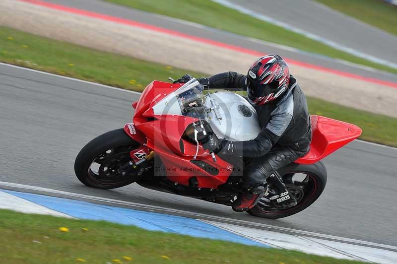 Motorcycle action photographs;donington;donington park leicestershire;donington photographs;event digital images;eventdigitalimages;no limits trackday;peter wileman photography;trackday;trackday digital images;trackday photos