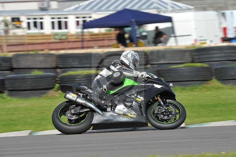 Motorcycle action photographs;anglesey circuit;anglesey trackday photographs;event digital images;eventdigitalimages;no limits trackday;oulton park circuit cheshire;peter wileman photography;trackday;trackday digital images;trackday photos;ty croes circuit wales