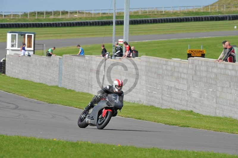 Motorcycle action photographs;anglesey circuit;anglesey trackday photographs;event digital images;eventdigitalimages;no limits trackday;oulton park circuit cheshire;peter wileman photography;trackday;trackday digital images;trackday photos;ty croes circuit wales