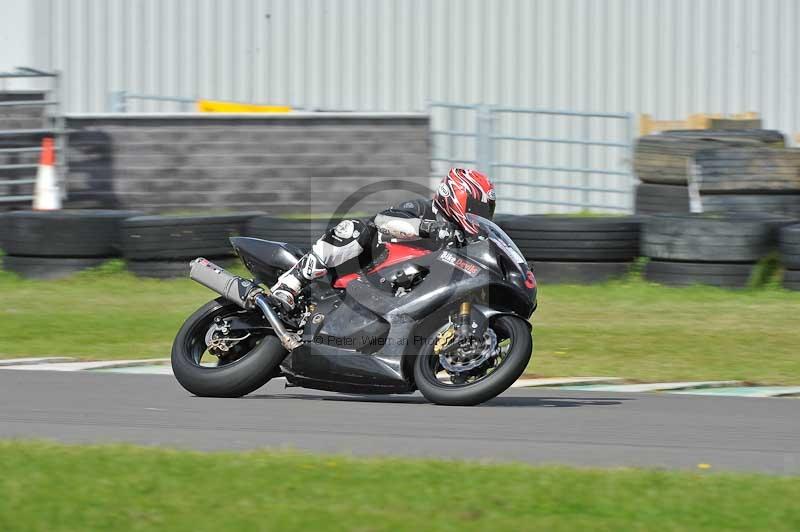 Motorcycle action photographs;anglesey circuit;anglesey trackday photographs;event digital images;eventdigitalimages;no limits trackday;oulton park circuit cheshire;peter wileman photography;trackday;trackday digital images;trackday photos;ty croes circuit wales