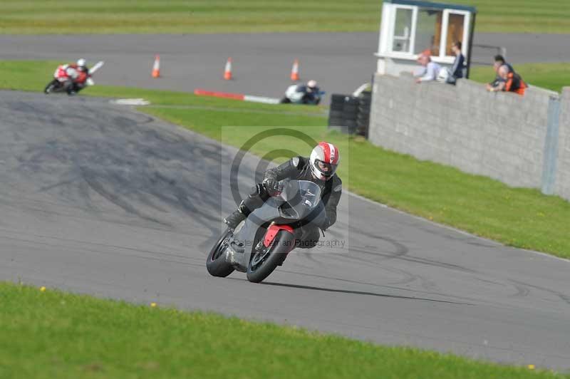 Motorcycle action photographs;anglesey circuit;anglesey trackday photographs;event digital images;eventdigitalimages;no limits trackday;oulton park circuit cheshire;peter wileman photography;trackday;trackday digital images;trackday photos;ty croes circuit wales