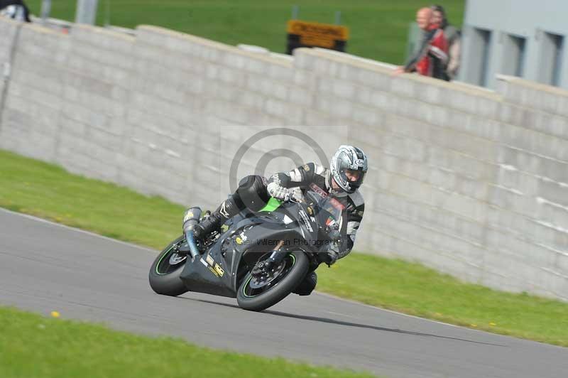 Motorcycle action photographs;anglesey circuit;anglesey trackday photographs;event digital images;eventdigitalimages;no limits trackday;oulton park circuit cheshire;peter wileman photography;trackday;trackday digital images;trackday photos;ty croes circuit wales