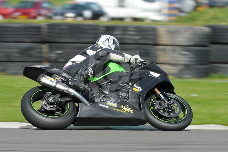 Motorcycle action photographs;anglesey circuit;anglesey trackday photographs;event digital images;eventdigitalimages;no limits trackday;oulton park circuit cheshire;peter wileman photography;trackday;trackday digital images;trackday photos;ty croes circuit wales