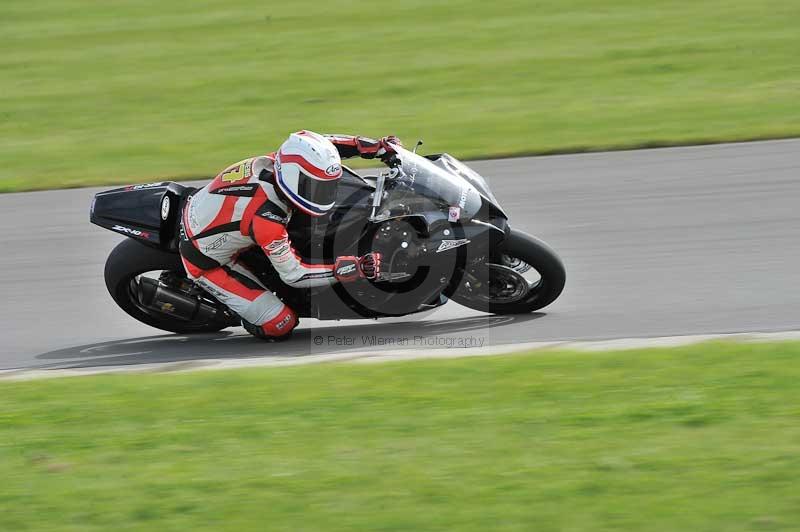 Motorcycle action photographs;anglesey circuit;anglesey trackday photographs;event digital images;eventdigitalimages;no limits trackday;oulton park circuit cheshire;peter wileman photography;trackday;trackday digital images;trackday photos;ty croes circuit wales