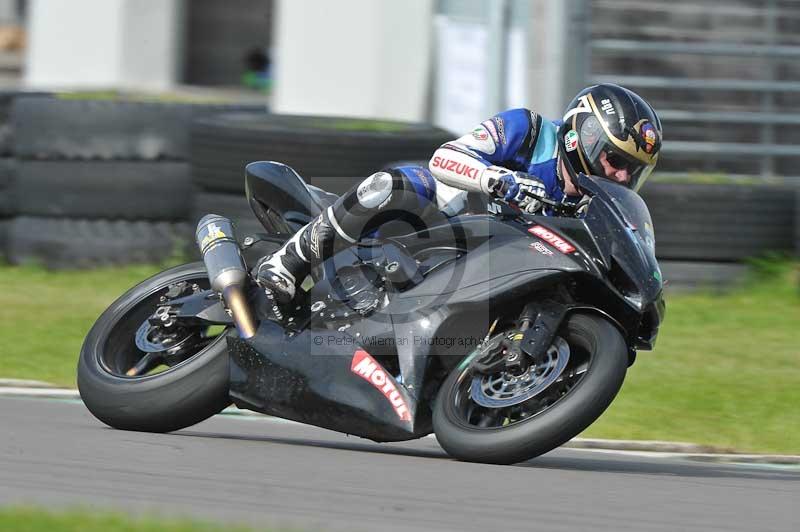 Motorcycle action photographs;anglesey circuit;anglesey trackday photographs;event digital images;eventdigitalimages;no limits trackday;oulton park circuit cheshire;peter wileman photography;trackday;trackday digital images;trackday photos;ty croes circuit wales