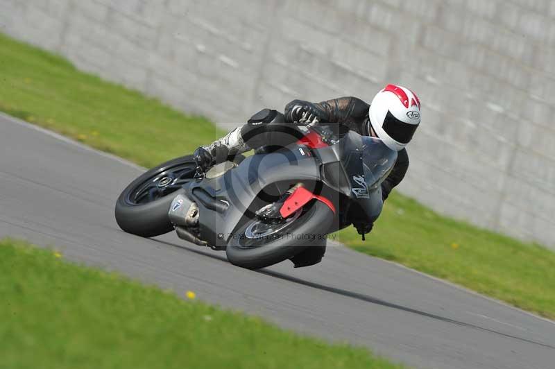 Motorcycle action photographs;anglesey circuit;anglesey trackday photographs;event digital images;eventdigitalimages;no limits trackday;oulton park circuit cheshire;peter wileman photography;trackday;trackday digital images;trackday photos;ty croes circuit wales