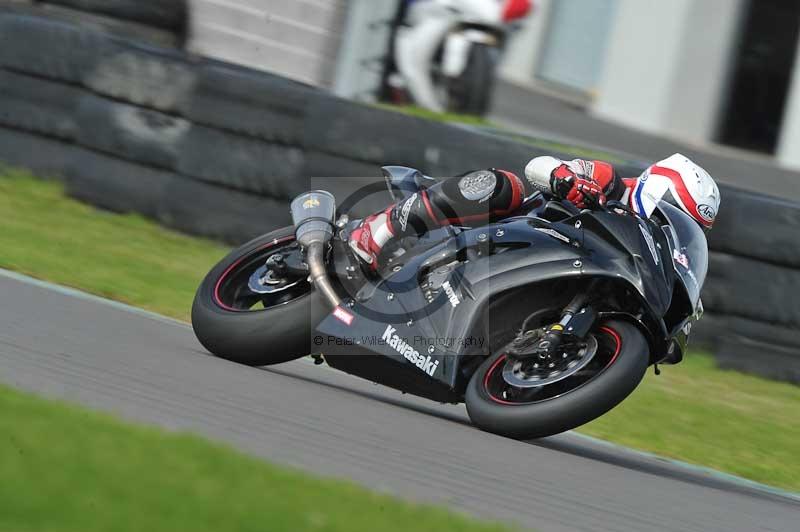 Motorcycle action photographs;anglesey circuit;anglesey trackday photographs;event digital images;eventdigitalimages;no limits trackday;oulton park circuit cheshire;peter wileman photography;trackday;trackday digital images;trackday photos;ty croes circuit wales