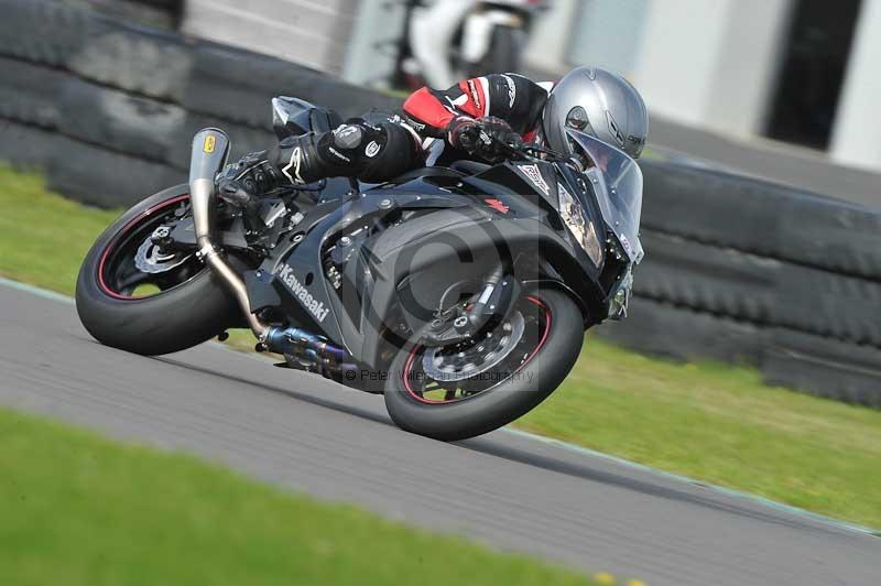 Motorcycle action photographs;anglesey circuit;anglesey trackday photographs;event digital images;eventdigitalimages;no limits trackday;oulton park circuit cheshire;peter wileman photography;trackday;trackday digital images;trackday photos;ty croes circuit wales