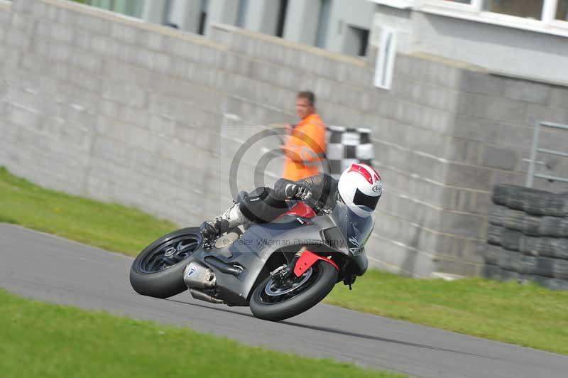 Motorcycle action photographs;anglesey circuit;anglesey trackday photographs;event digital images;eventdigitalimages;no limits trackday;oulton park circuit cheshire;peter wileman photography;trackday;trackday digital images;trackday photos;ty croes circuit wales