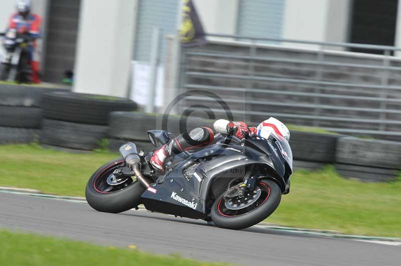 Motorcycle action photographs;anglesey circuit;anglesey trackday photographs;event digital images;eventdigitalimages;no limits trackday;oulton park circuit cheshire;peter wileman photography;trackday;trackday digital images;trackday photos;ty croes circuit wales