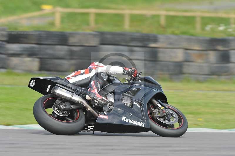 Motorcycle action photographs;anglesey circuit;anglesey trackday photographs;event digital images;eventdigitalimages;no limits trackday;oulton park circuit cheshire;peter wileman photography;trackday;trackday digital images;trackday photos;ty croes circuit wales