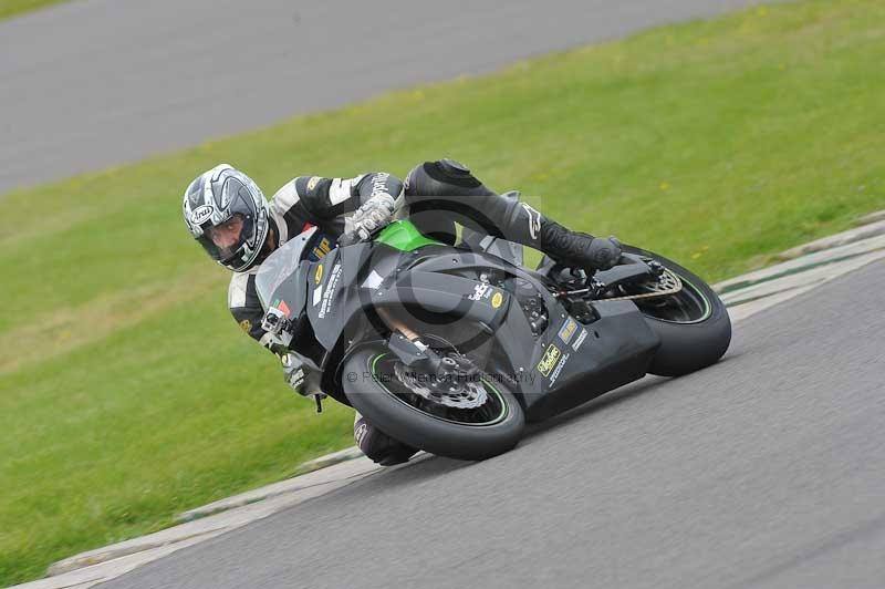 Motorcycle action photographs;anglesey circuit;anglesey trackday photographs;event digital images;eventdigitalimages;no limits trackday;oulton park circuit cheshire;peter wileman photography;trackday;trackday digital images;trackday photos;ty croes circuit wales