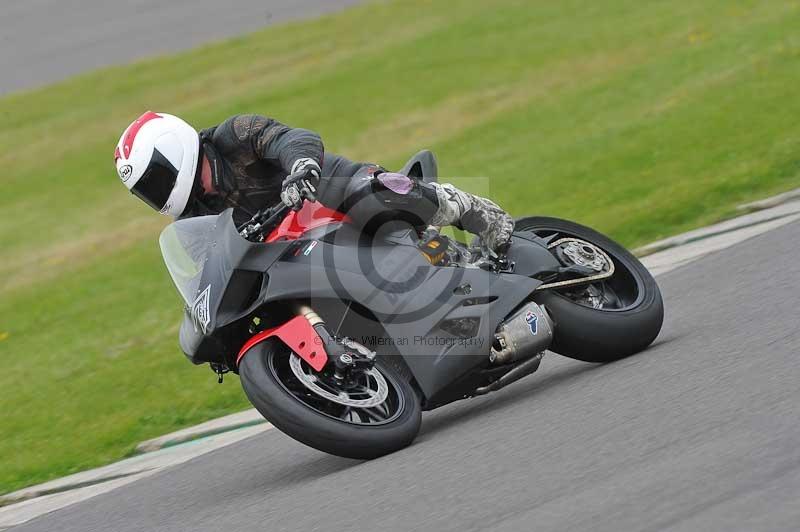 Motorcycle action photographs;anglesey circuit;anglesey trackday photographs;event digital images;eventdigitalimages;no limits trackday;oulton park circuit cheshire;peter wileman photography;trackday;trackday digital images;trackday photos;ty croes circuit wales