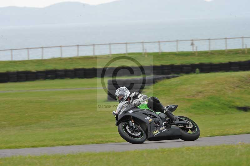 Motorcycle action photographs;anglesey circuit;anglesey trackday photographs;event digital images;eventdigitalimages;no limits trackday;oulton park circuit cheshire;peter wileman photography;trackday;trackday digital images;trackday photos;ty croes circuit wales