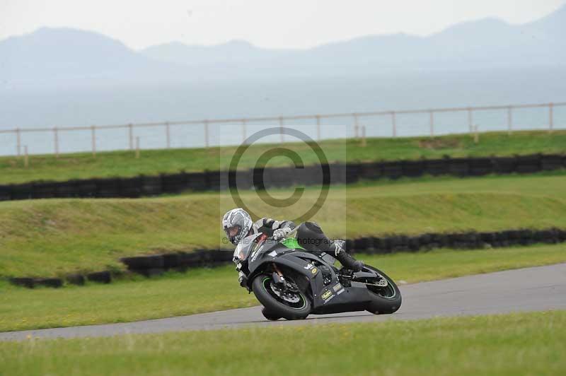 Motorcycle action photographs;anglesey circuit;anglesey trackday photographs;event digital images;eventdigitalimages;no limits trackday;oulton park circuit cheshire;peter wileman photography;trackday;trackday digital images;trackday photos;ty croes circuit wales