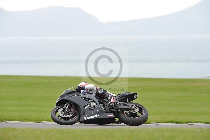 Motorcycle action photographs;anglesey circuit;anglesey trackday photographs;event digital images;eventdigitalimages;no limits trackday;oulton park circuit cheshire;peter wileman photography;trackday;trackday digital images;trackday photos;ty croes circuit wales