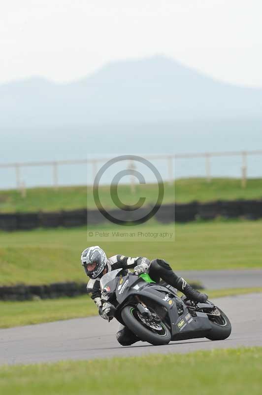 Motorcycle action photographs;anglesey circuit;anglesey trackday photographs;event digital images;eventdigitalimages;no limits trackday;oulton park circuit cheshire;peter wileman photography;trackday;trackday digital images;trackday photos;ty croes circuit wales