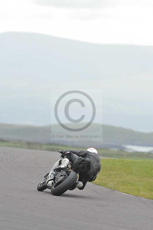 Motorcycle action photographs;anglesey circuit;anglesey trackday photographs;event digital images;eventdigitalimages;no limits trackday;oulton park circuit cheshire;peter wileman photography;trackday;trackday digital images;trackday photos;ty croes circuit wales