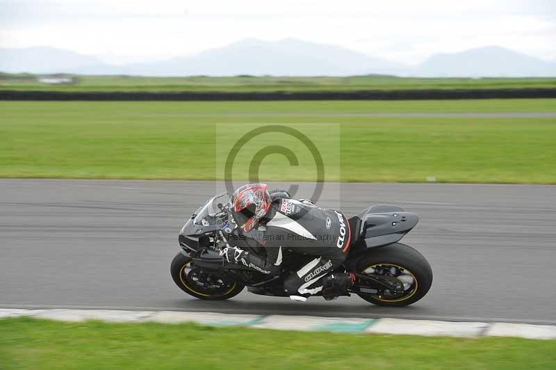 Motorcycle action photographs;anglesey circuit;anglesey trackday photographs;event digital images;eventdigitalimages;no limits trackday;oulton park circuit cheshire;peter wileman photography;trackday;trackday digital images;trackday photos;ty croes circuit wales