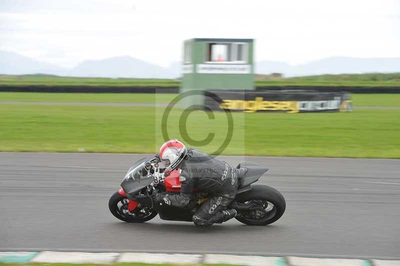 Motorcycle action photographs;anglesey circuit;anglesey trackday photographs;event digital images;eventdigitalimages;no limits trackday;oulton park circuit cheshire;peter wileman photography;trackday;trackday digital images;trackday photos;ty croes circuit wales