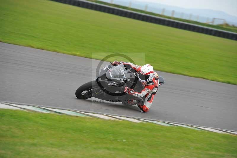 Motorcycle action photographs;anglesey circuit;anglesey trackday photographs;event digital images;eventdigitalimages;no limits trackday;oulton park circuit cheshire;peter wileman photography;trackday;trackday digital images;trackday photos;ty croes circuit wales