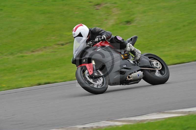 Motorcycle action photographs;anglesey circuit;anglesey trackday photographs;event digital images;eventdigitalimages;no limits trackday;oulton park circuit cheshire;peter wileman photography;trackday;trackday digital images;trackday photos;ty croes circuit wales