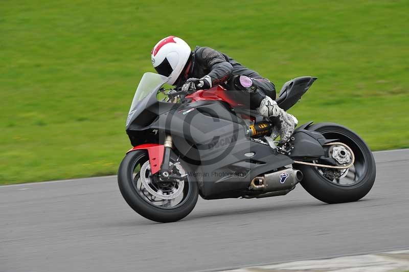 Motorcycle action photographs;anglesey circuit;anglesey trackday photographs;event digital images;eventdigitalimages;no limits trackday;oulton park circuit cheshire;peter wileman photography;trackday;trackday digital images;trackday photos;ty croes circuit wales