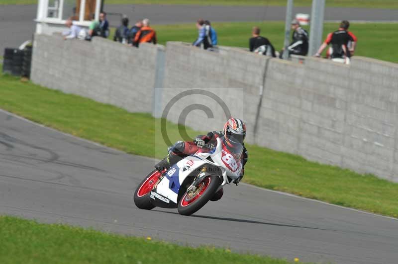 Motorcycle action photographs;anglesey circuit;anglesey trackday photographs;event digital images;eventdigitalimages;no limits trackday;oulton park circuit cheshire;peter wileman photography;trackday;trackday digital images;trackday photos;ty croes circuit wales