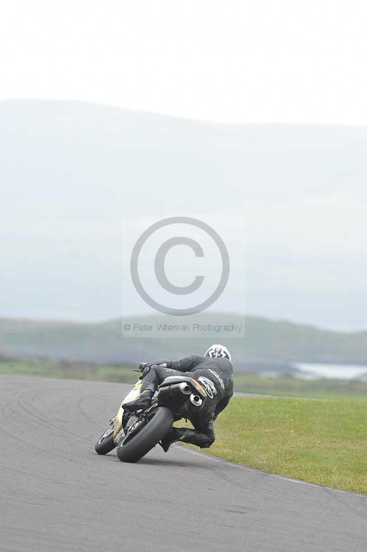 Motorcycle action photographs;anglesey circuit;anglesey trackday photographs;event digital images;eventdigitalimages;no limits trackday;oulton park circuit cheshire;peter wileman photography;trackday;trackday digital images;trackday photos;ty croes circuit wales